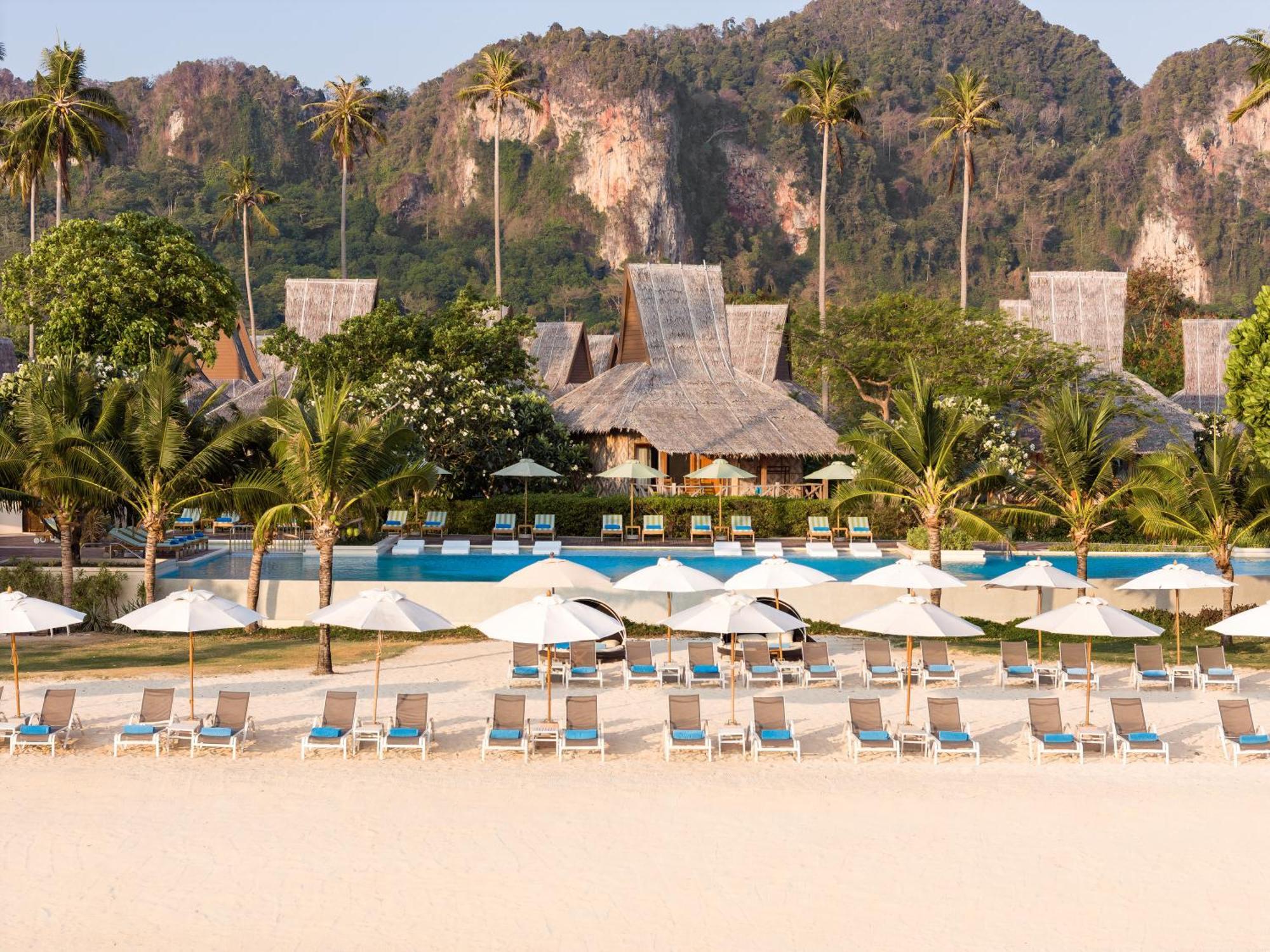 Saii Phi Phi Island Village Esterno foto The beach at the resort