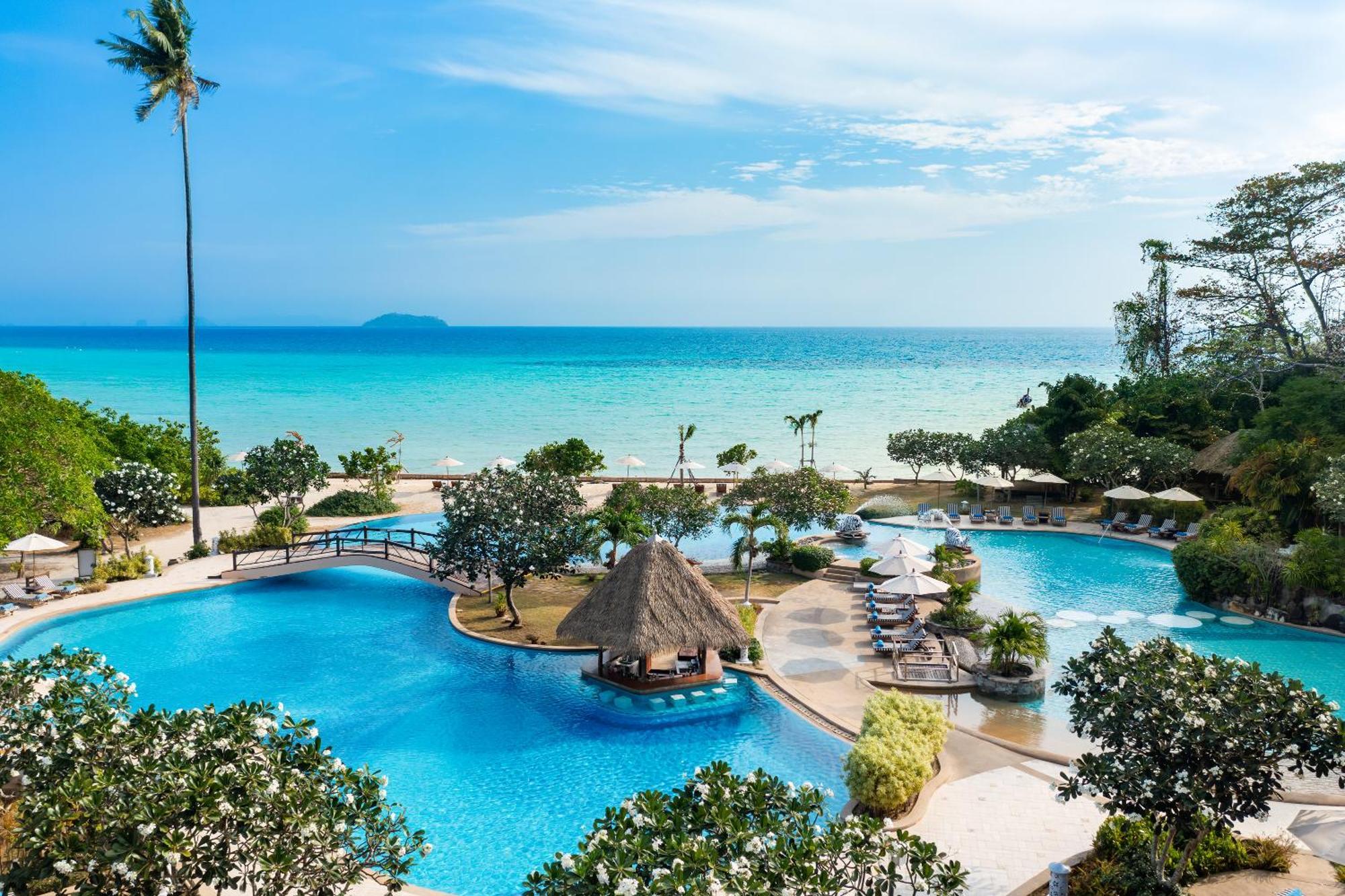 Saii Phi Phi Island Village Esterno foto The swimming pool at the resort