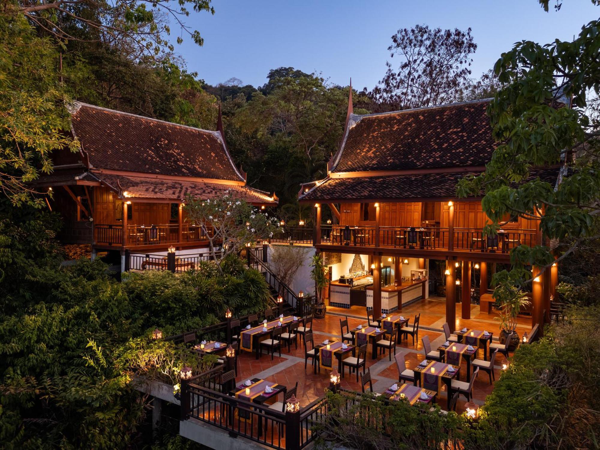 Saii Phi Phi Island Village Esterno foto The restaurant at the resort