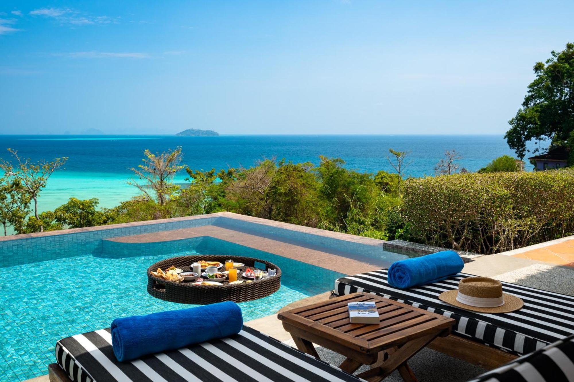 Saii Phi Phi Island Village Esterno foto View from the pool at the resort