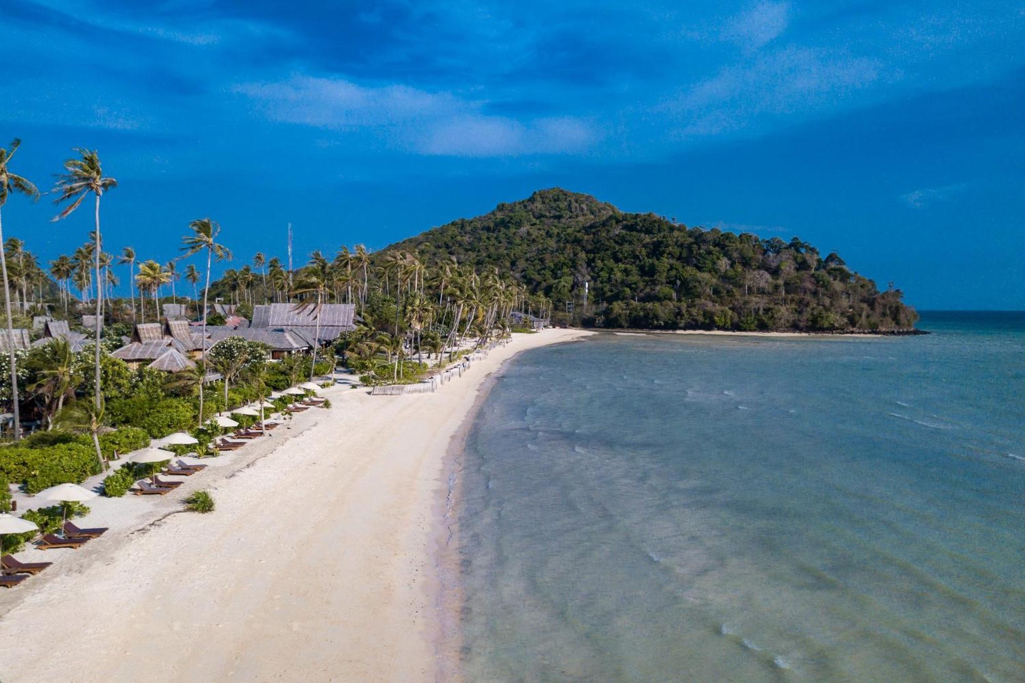 Saii Phi Phi Island Village Esterno foto The beach at the resort