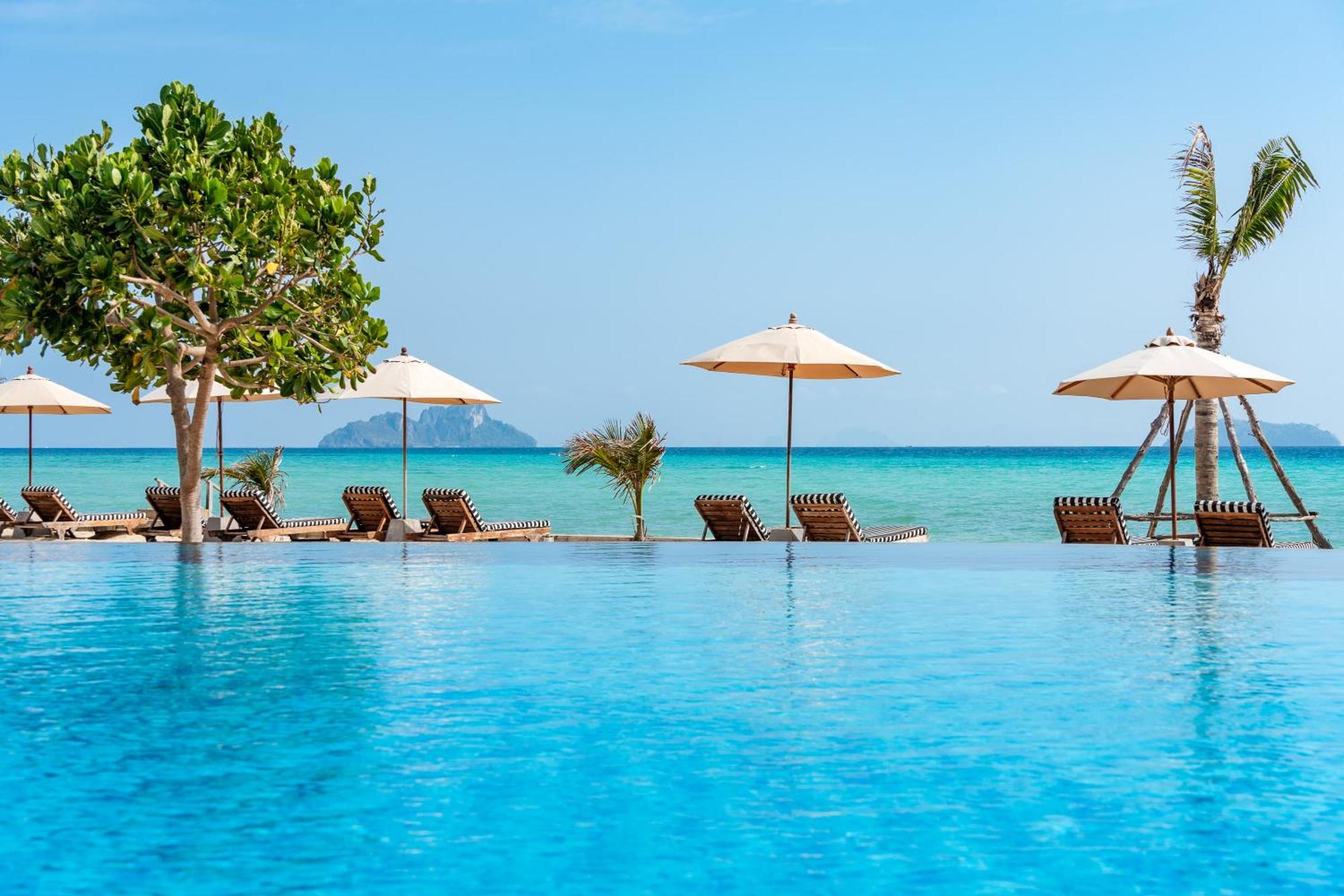 Saii Phi Phi Island Village Esterno foto Infinity pool at Centara Kata Resort Phuket