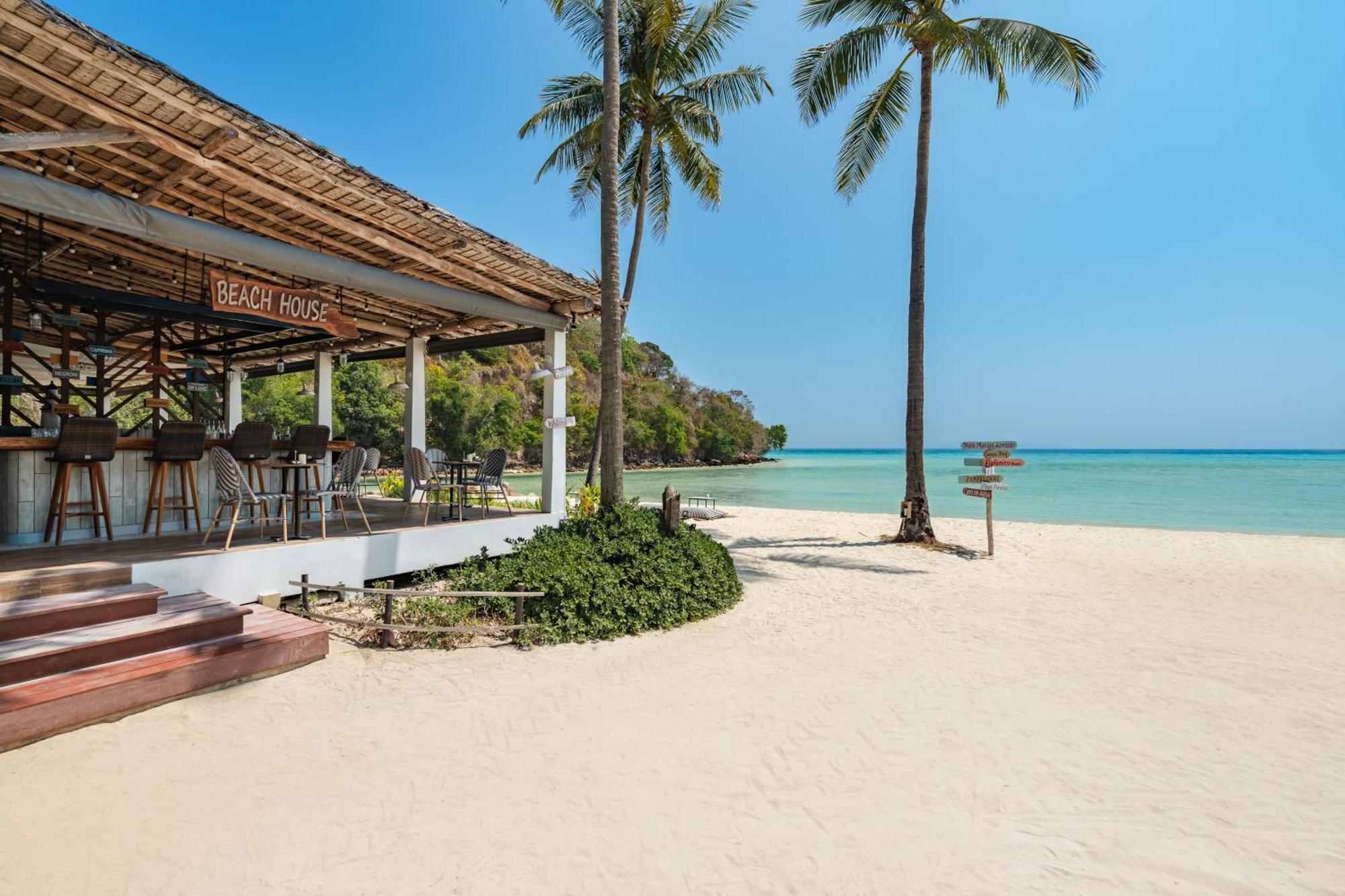 Saii Phi Phi Island Village Esterno foto Beach at the resort