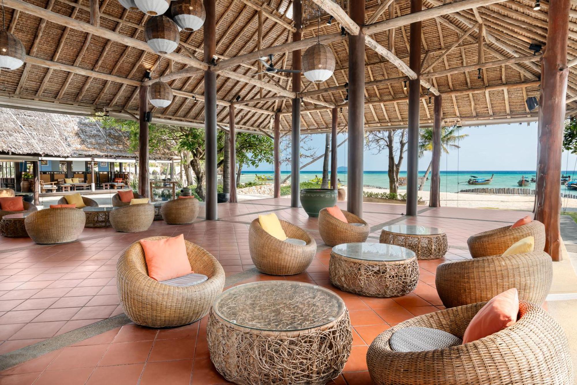 Saii Phi Phi Island Village Esterno foto The Beach Club