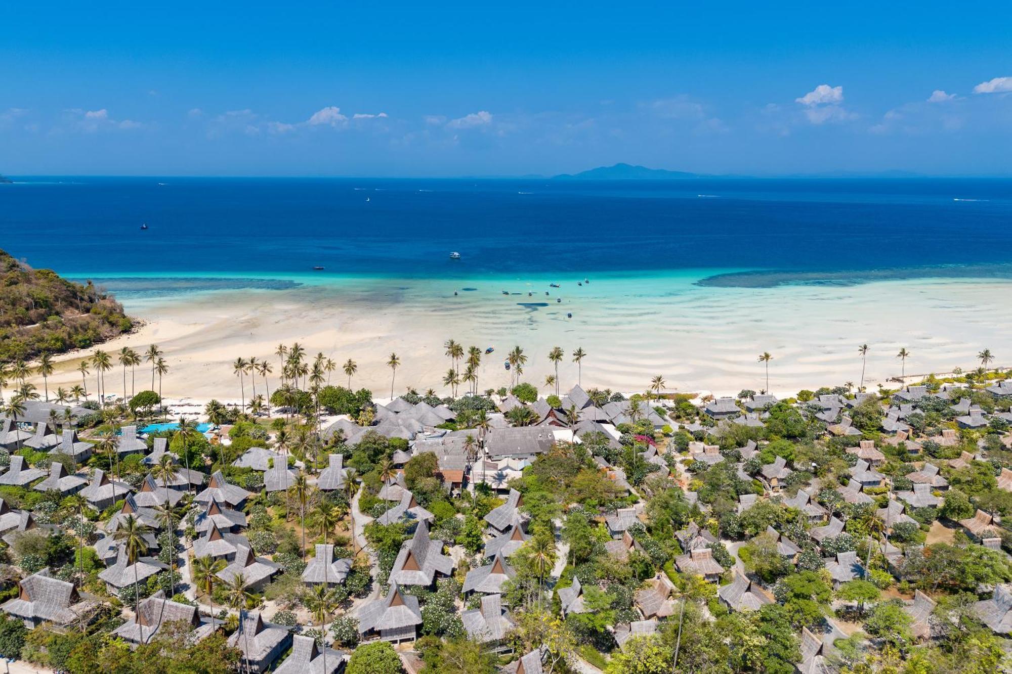 Saii Phi Phi Island Village Esterno foto Aerial view of the resort